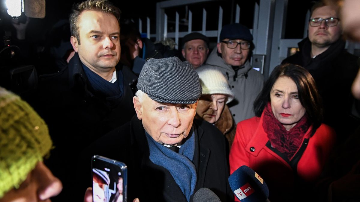 Zatýkání u prezidenta a „autobusový puč“. Polsko je na prahu ústavní krize